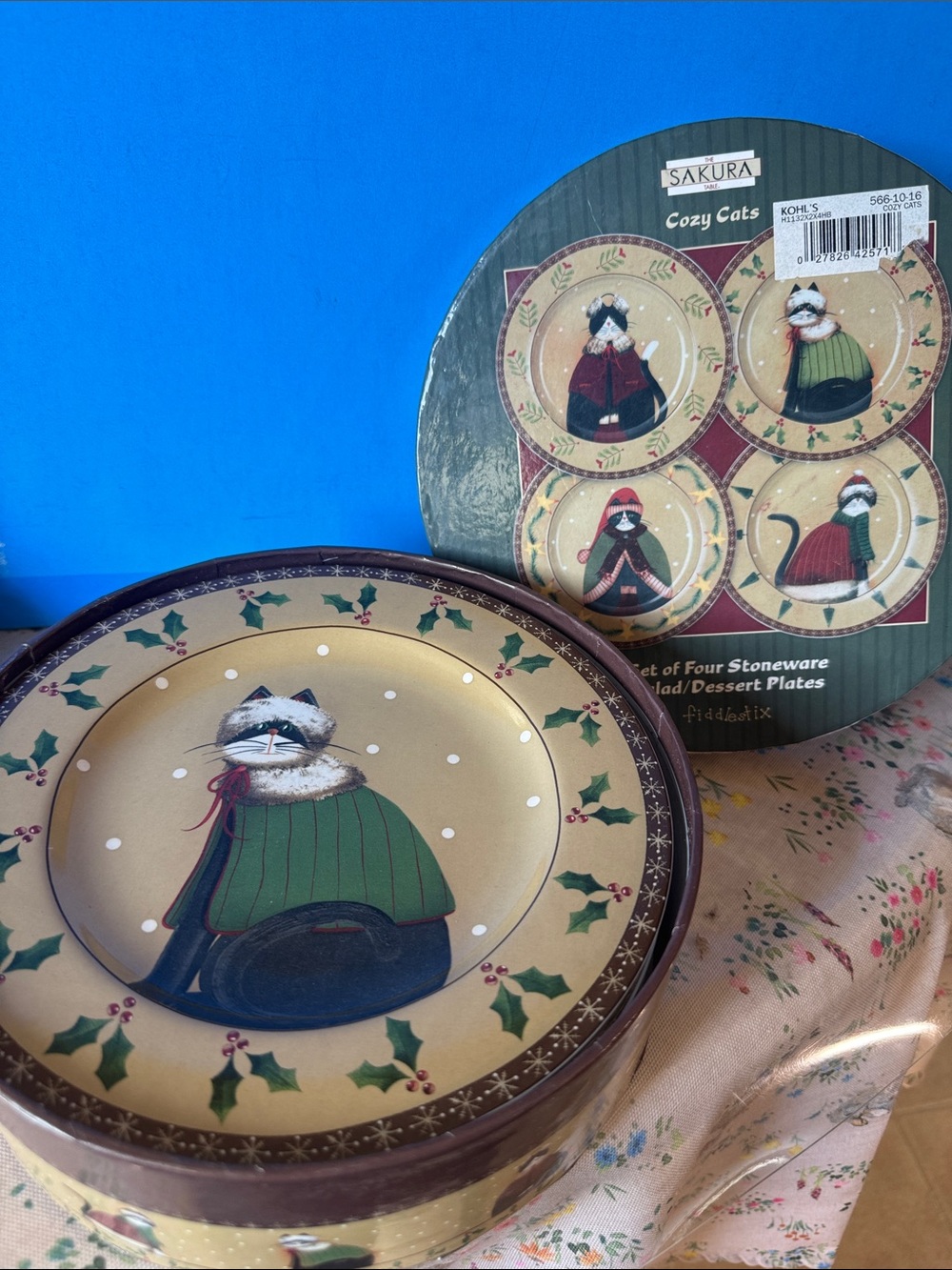 Sakura Stoneware Salad/Dessert Plates Set - Green, Red, Cream set of four - Picture 10 of 10